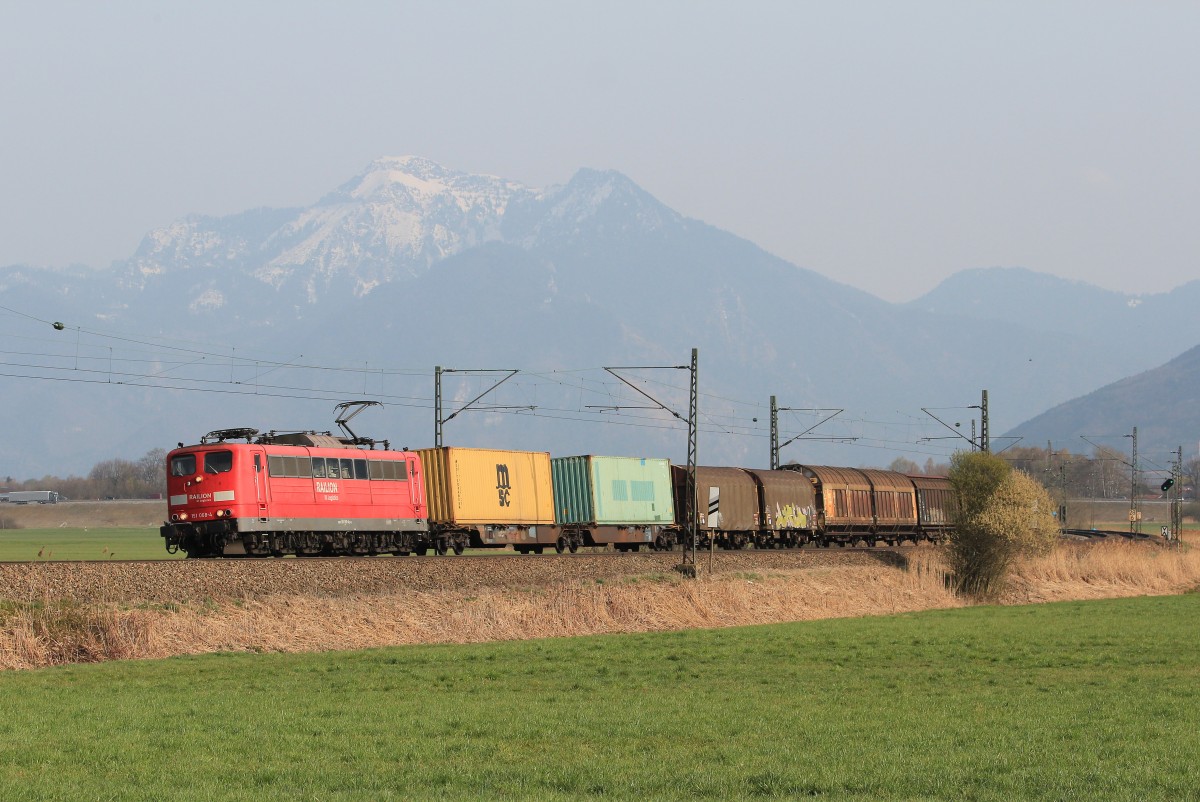 151 068-4 mit einem gemischten G�terzug am 1. April 2014 bei Weisham.