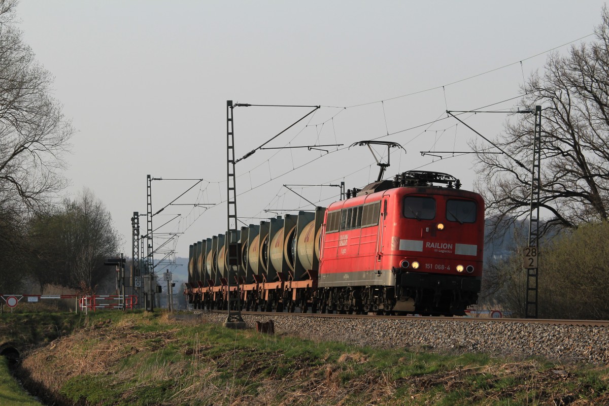 151 068-4 nochmal am 1. April 2014 bei Weisham, diesmal mit einem M�llzug.