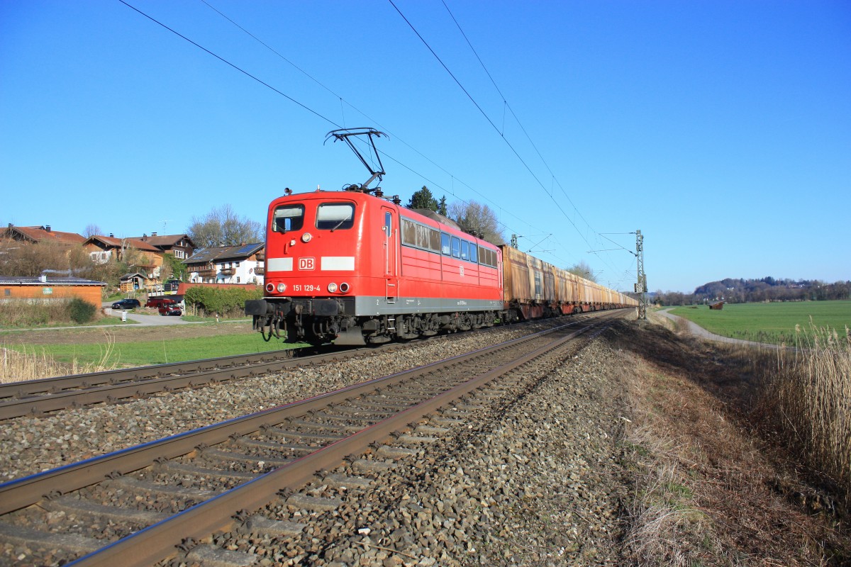 151 129-4 mit einem Containerzug am 27. Mrz 2013 bei Weisham.