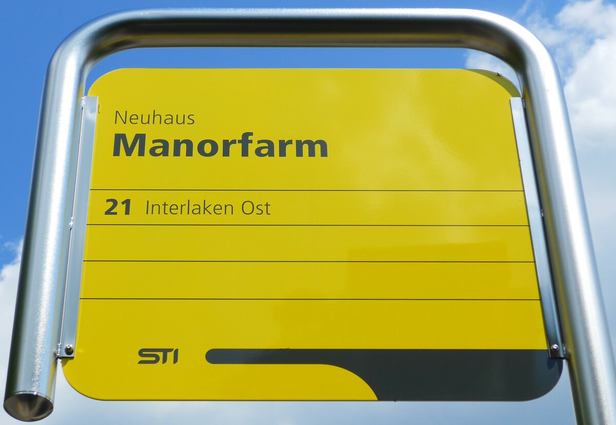 (151'840) - STI-Haltestellenschild - Neuhaus, Manorfarm - am 25. Juni 2014