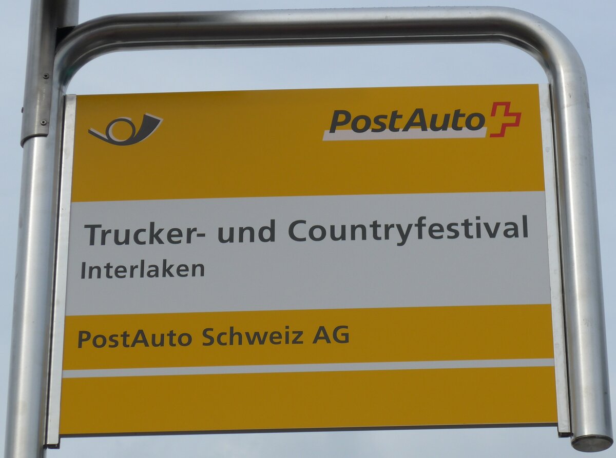 (151'897) - PostAuto-Haltestellenschild - Interlaken, Trucker- und Countryfestival - am 28. Juni 2014