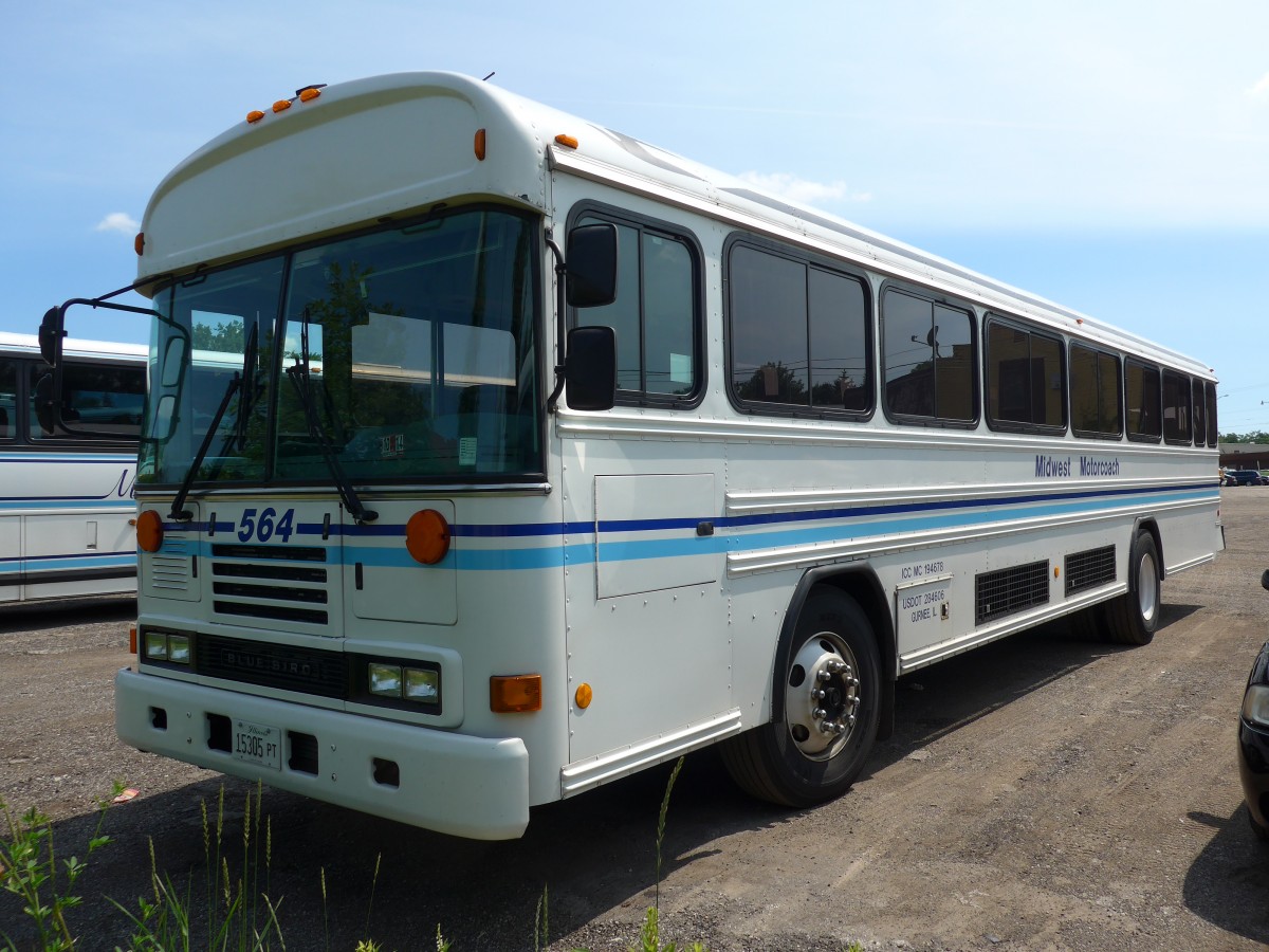 (152'997) - Mitwest Motorcoach, Gurnee - Nr. 564/15'305 PT - Bluebird am 17. Juli 2014 in Gurnee, Garage