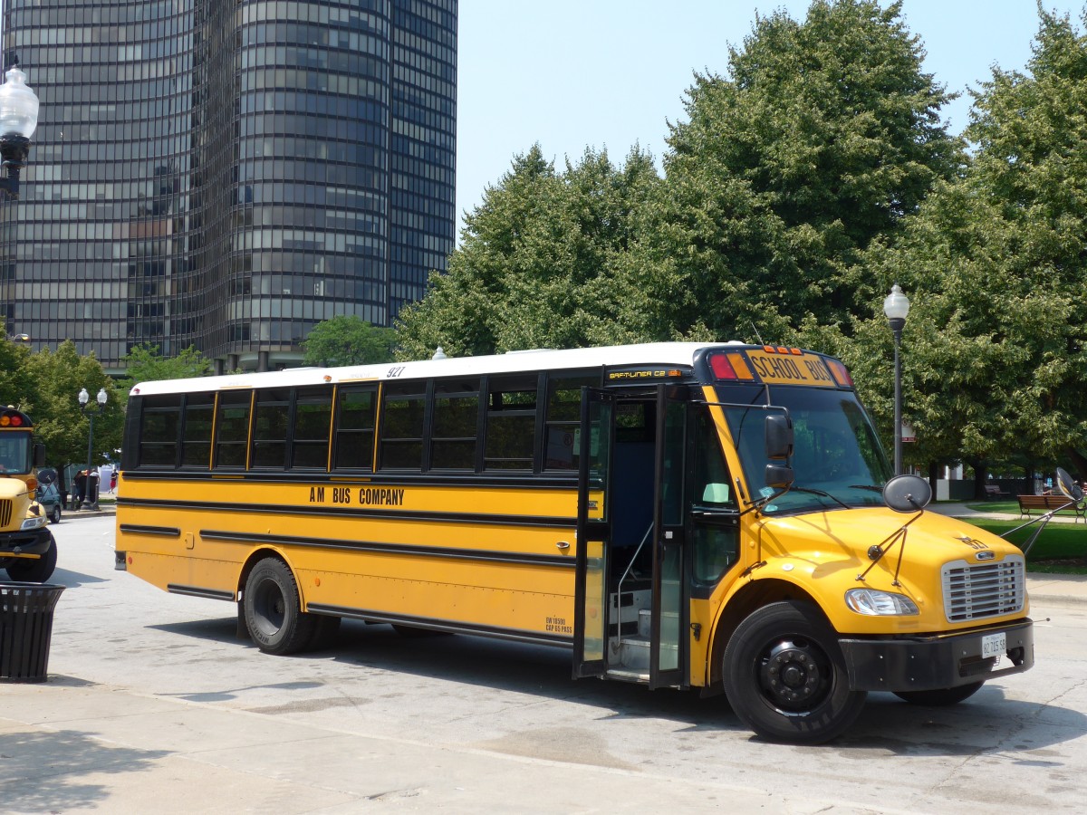 (153'220) - A. M. Bus, Chicago - Nr. 927/82'715 SB - Freightliner am 18. Juli 2014 in Chicago, Navy Pier