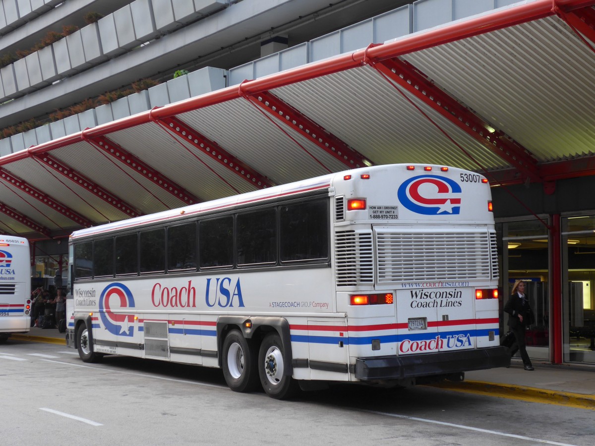 (153'314) - Wisconsin Coach, Milwaukee - Nr. 53'007/P 797'264 - MCI am 19. Juli 2014 in Chicago, Airport O'Hare