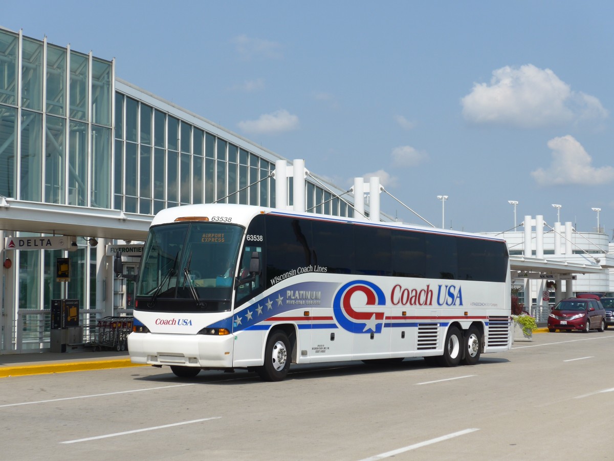 (153'351) - Wisconsin Coach, Milwaukee - Nr. 63'538/P 574'282 - MCI am 20. Juli 2014 in Chicago, Airport O'Hare