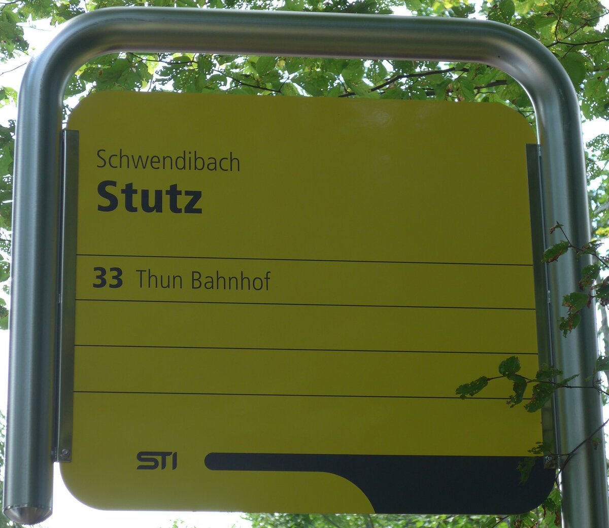 (153'721) - STI-Haltestellenschild - Schwendibach, Stutz - am 10. August 2014