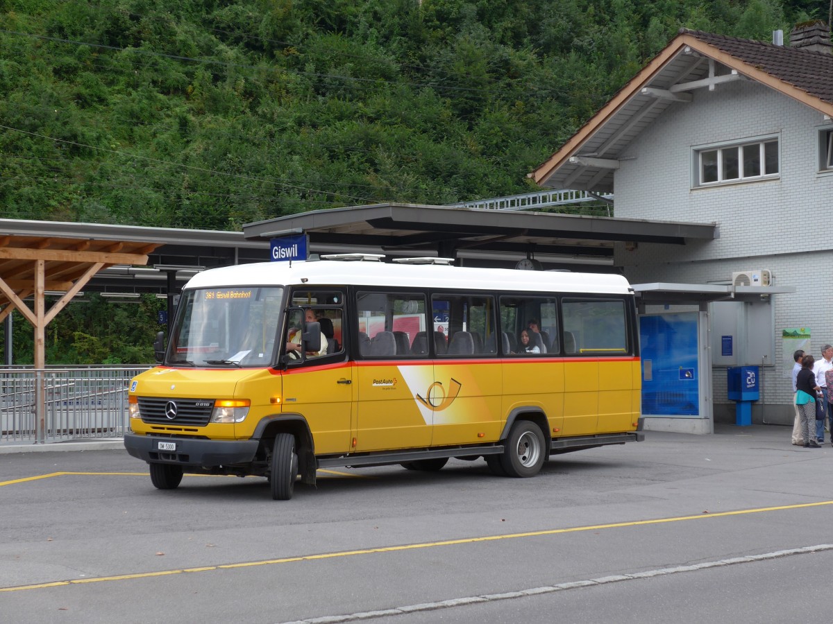 (154'664) - HW Kleinbus, Giswil - OW 5300 - Mercedes am 30. August 2014 beim Bahnhof Giswil