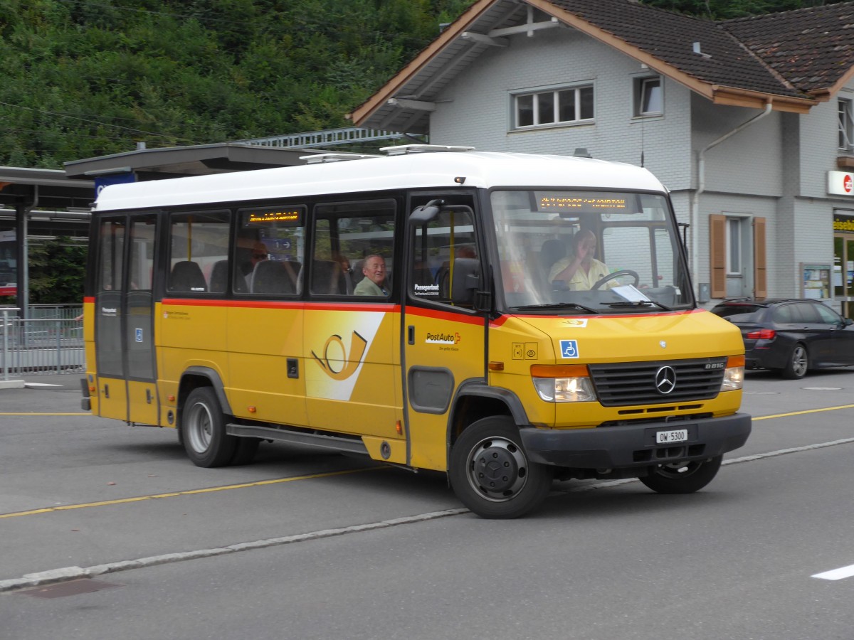 (154'666) - HW Kleinbus, Giswil - OW 5300 - Mercedes am 30. August 2014 beim Bahnhof Giswil