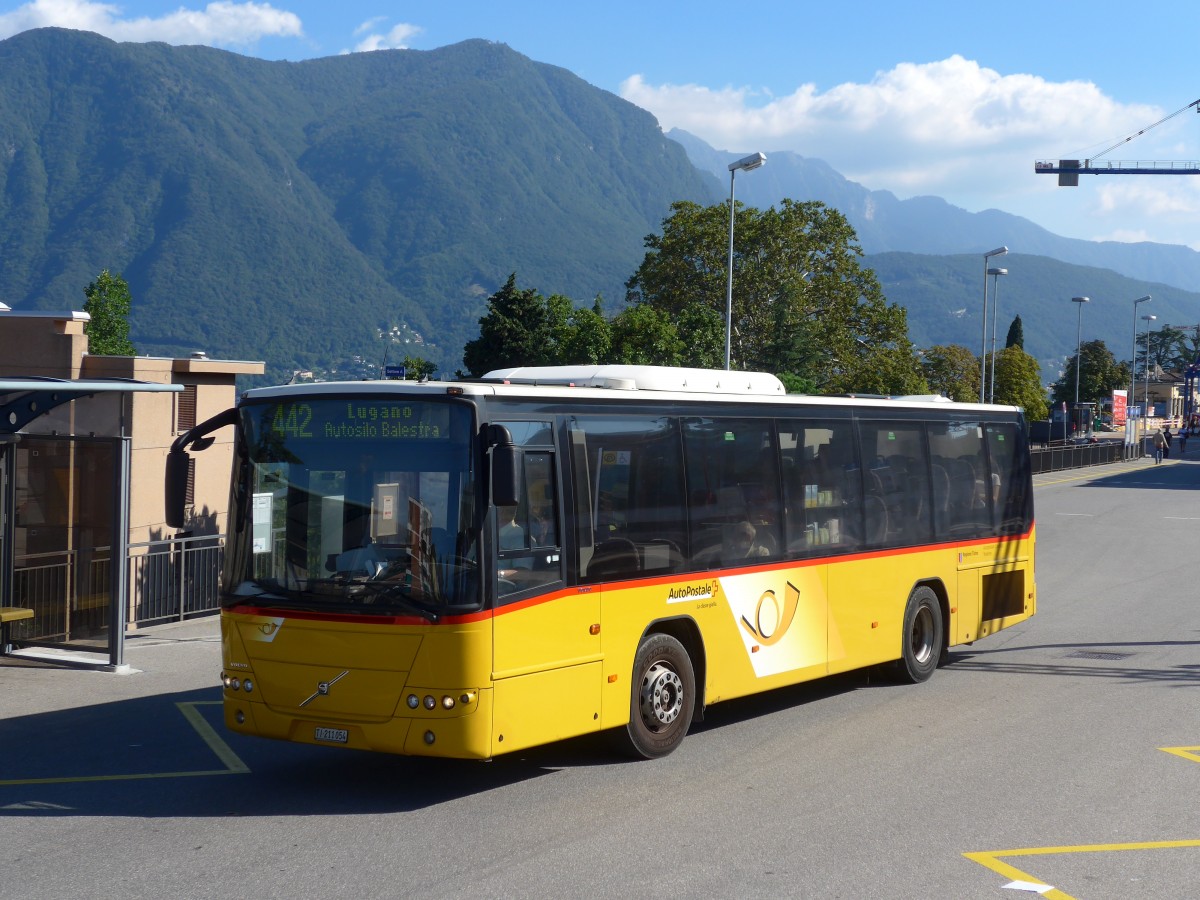 (155'234) - Autopostale, Tesserete - TI 211'054 - Volvo am 13. September 2014 beim Bahnhof Lugano