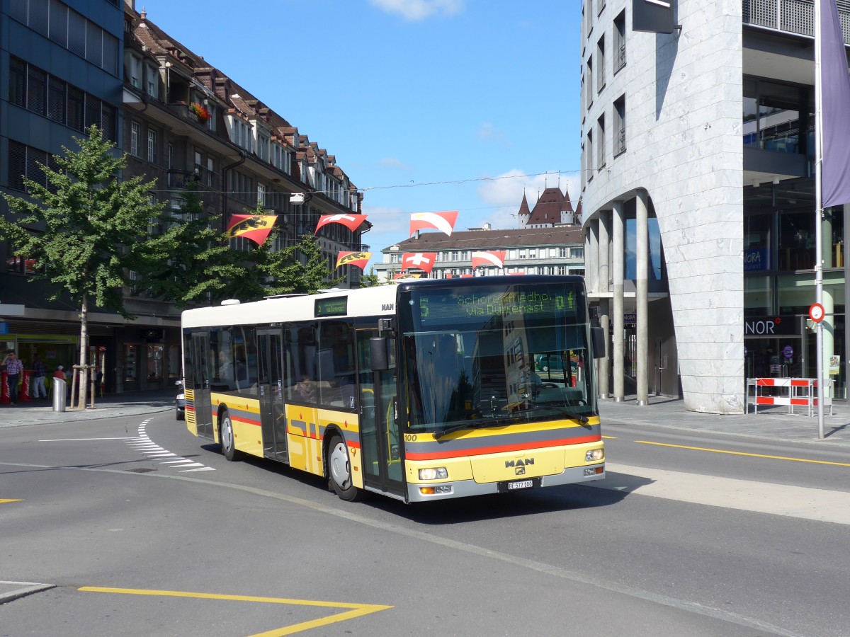 (155'258) - STI Thun - Nr. 100/BE 577'100 - MAN am 14. September 2014 beim Bahnhof Thun