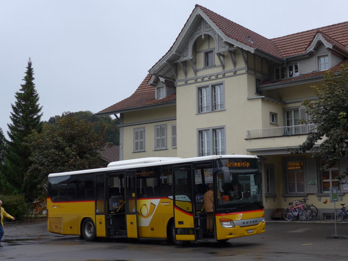 (155'731) - Spring, Schwenden - BE 26'672 - Setra am 13. Oktober 2014 beim Bahnhof Wimmis