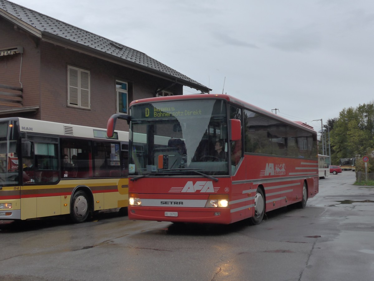 (155'763) - AFA Adelboden - Nr. 25/BE 26'702 - Setra (ex Nr. 12) am 13. Oktober 2014 beim Bahnhof Wimmis