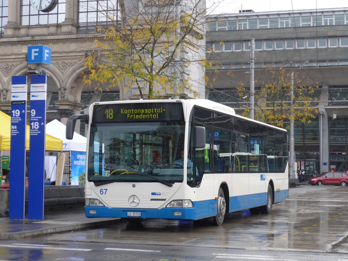 (156'060) - VBL Luzern - Nr. 67/LU 15'729 - Mercedes am 25. Oktober 2014 beim Bahnhof Luzern