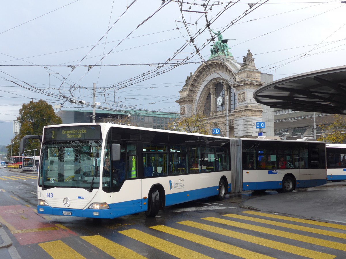 (156'067) - VBL Luzern - Nr. 143/LU 199'443 - Mercedes am 25. Oktober 2014 beim Bahnhof Luzern