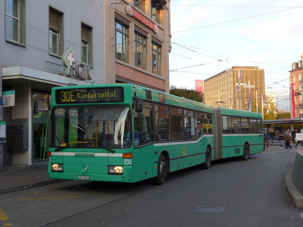 (156'188) - BVB Basel - Nr. 733/BS 3233 - Mercedes (ex VAG Freiburg/D Nr. 930) am 27. Oktober 2014 beim Bahnhof Basel