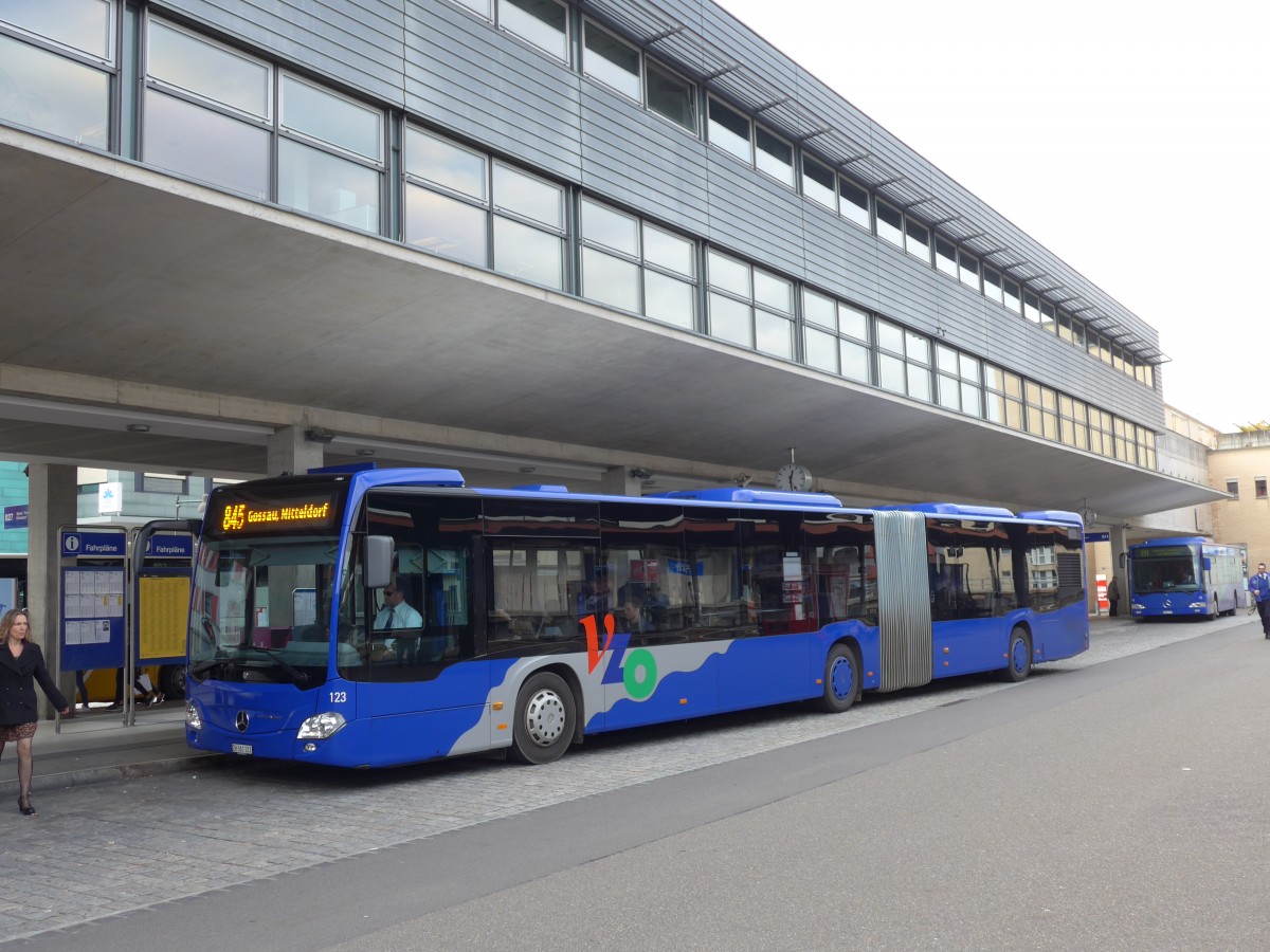 (156'241) - VZO Grningen - Nr. 123/ZH 361'123 - Mercedes am 28. Oktober 2014 beim Bahnhof Uster