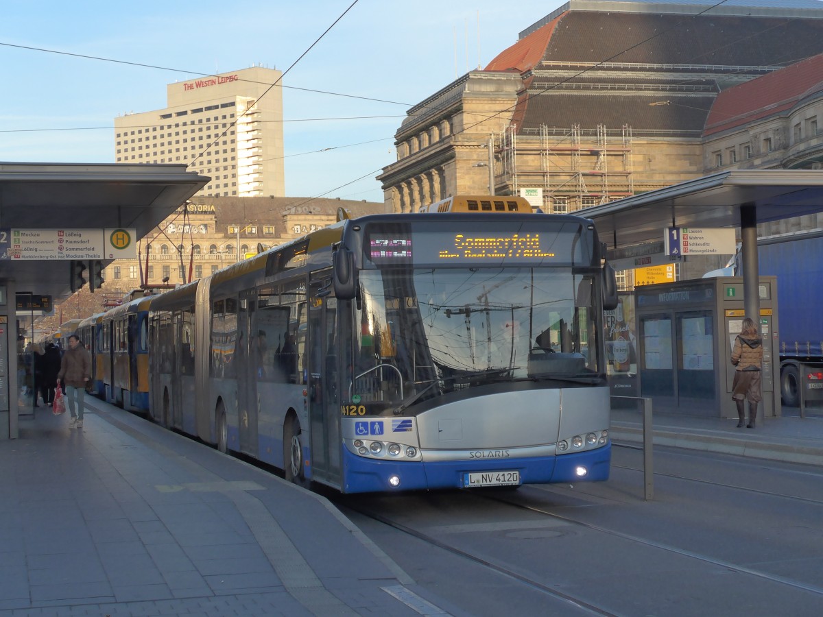 (156'542) - LVB Leipzig - Nr. 14'120/L-NV 4120 - Solaris am 17. November 2014 beim Hauptbahnhof Leipzig