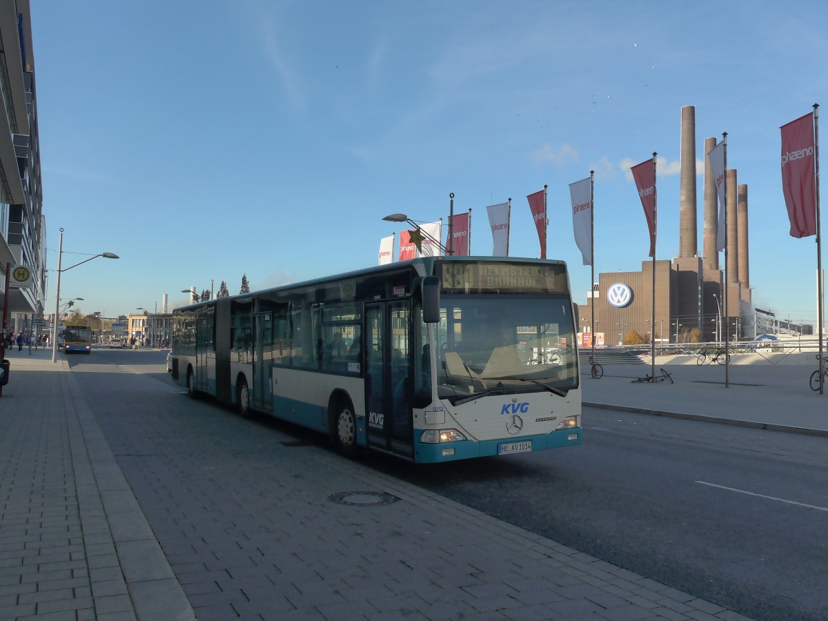 (156'584) - KVG Braunschweig - Nr. 213/HE-KV 1014 - Mercedes am 17. November 2014 beim Hauptbahnhof Wolfsburg