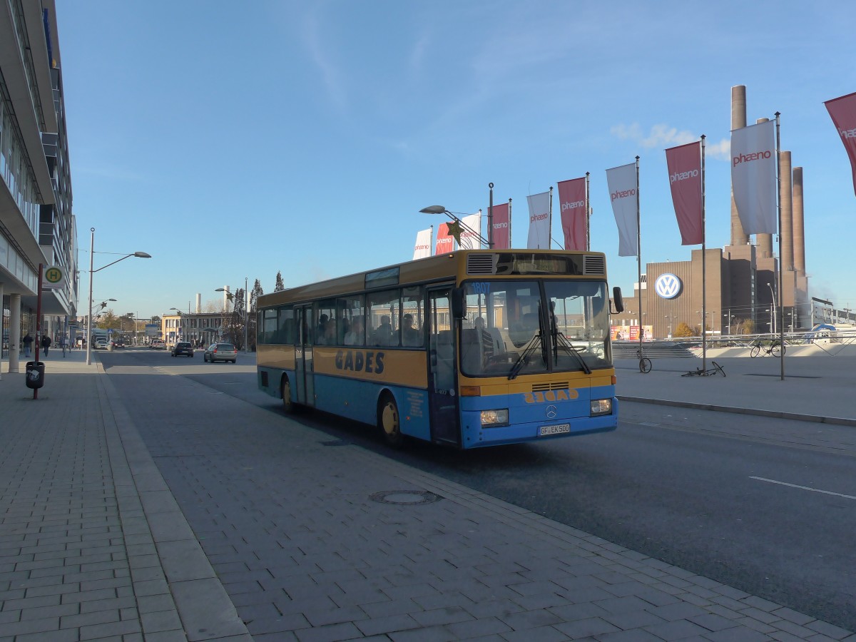 (156'585) - Gades, Brome - Nr. 1807/GF-EK 500 - Mercedes am 17. November 2014 beim Hauptbahnhof Wolfsburg 