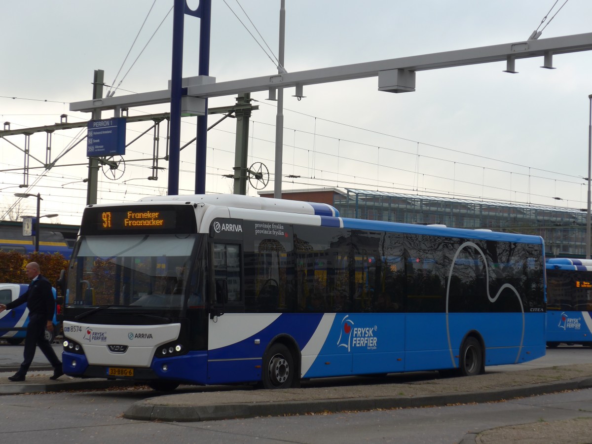 (156'774) - ARRIVA - Nr. 8574/33-BBG-6 - VDL am 19. November 2014 beim Bahnhof Leeuwarden