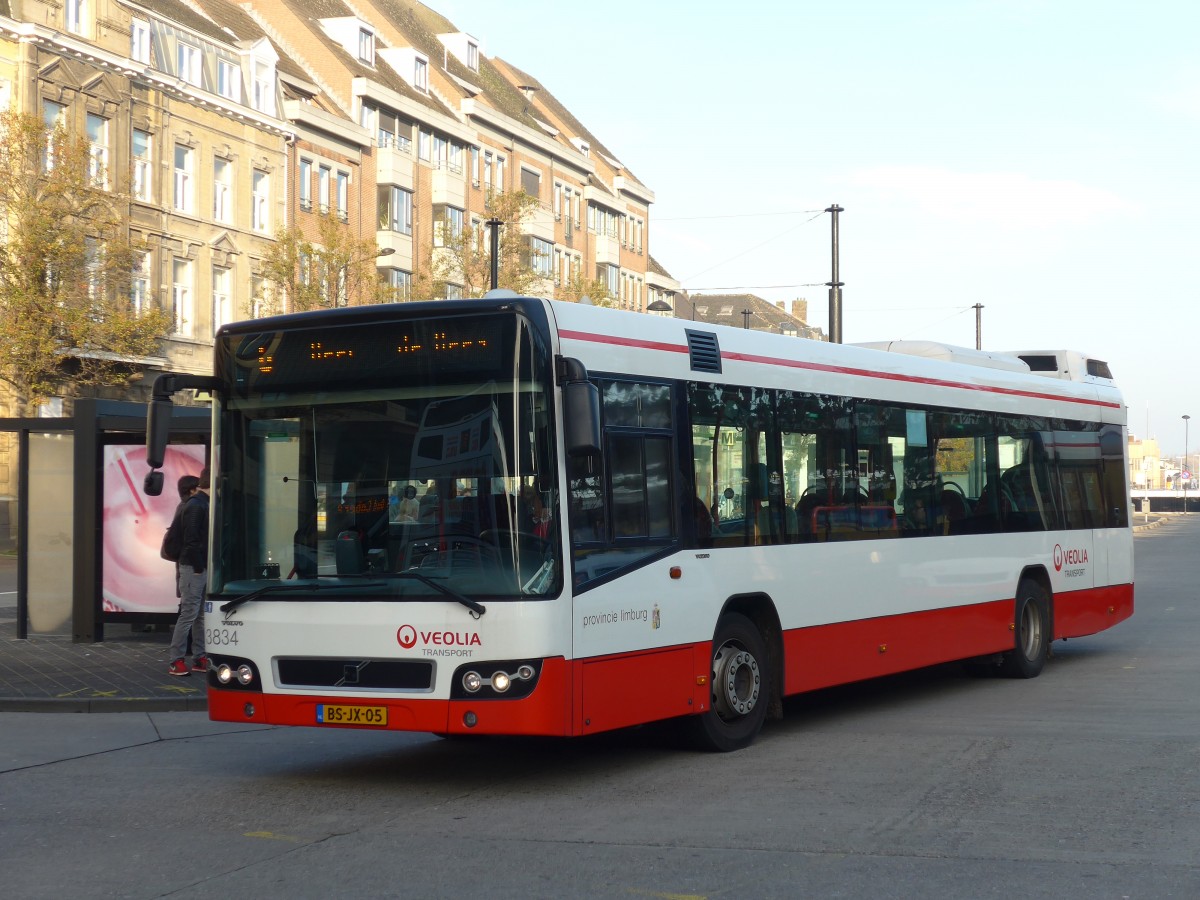 (157'123) - VEOLIA - Nr. 3834/BS-JX-05 - Volvo am 21. November 2014 beim Bahnhof Maastricht