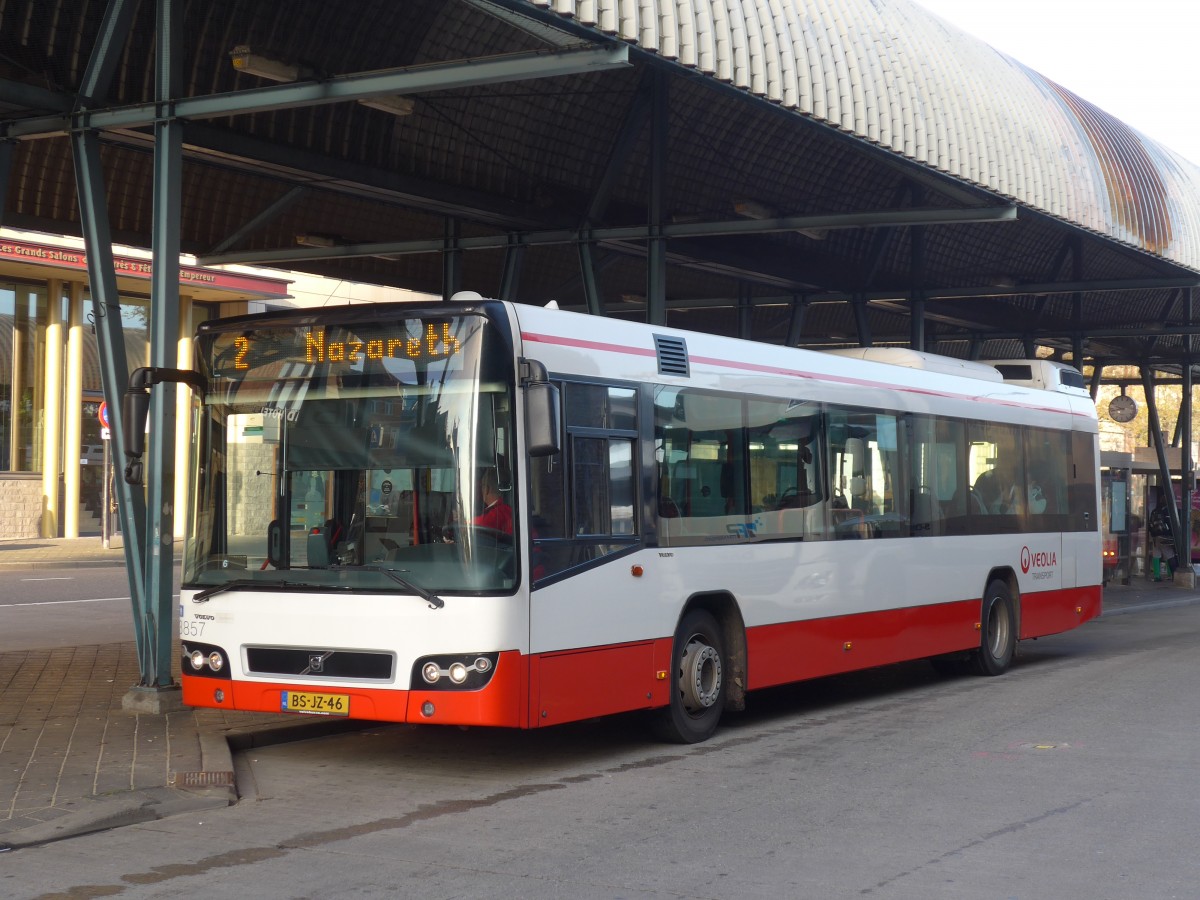 (157'126) - VEOLIA - Nr. 3857/BS-JZ-46 - Volvo am 21. November 2014 beim Bahnhof Maastricht