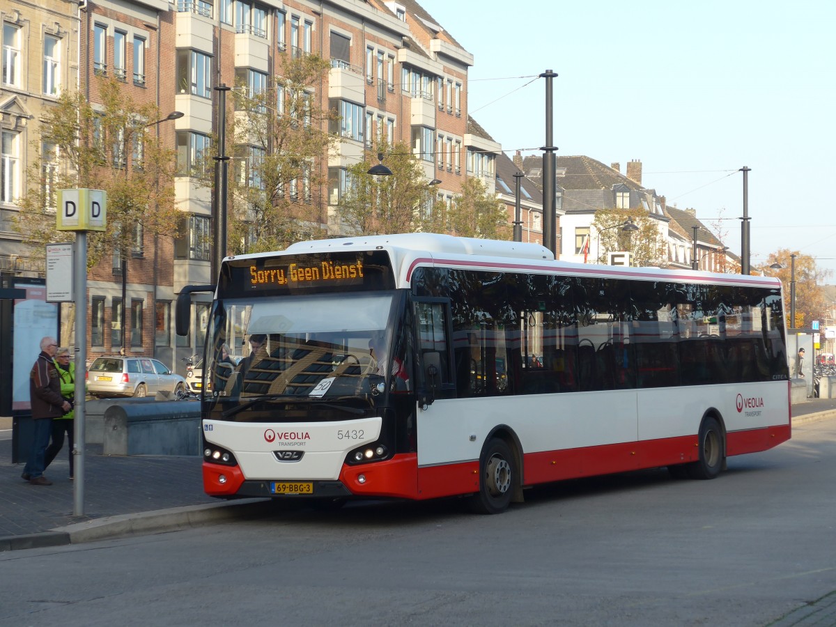 (157'139) - VEOLIA - Nr. 5432/69-BBG-3 - VDL am 21. November 2014 beim Bahnhof Maastricht
