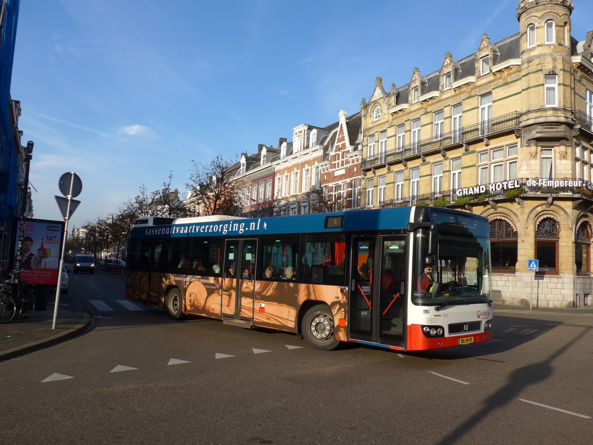 (157'147) - VEOLIA - Nr. 3831/BS-JV-97 - Volvo am 21. November 2014 beim Bahnhof Maastricht
