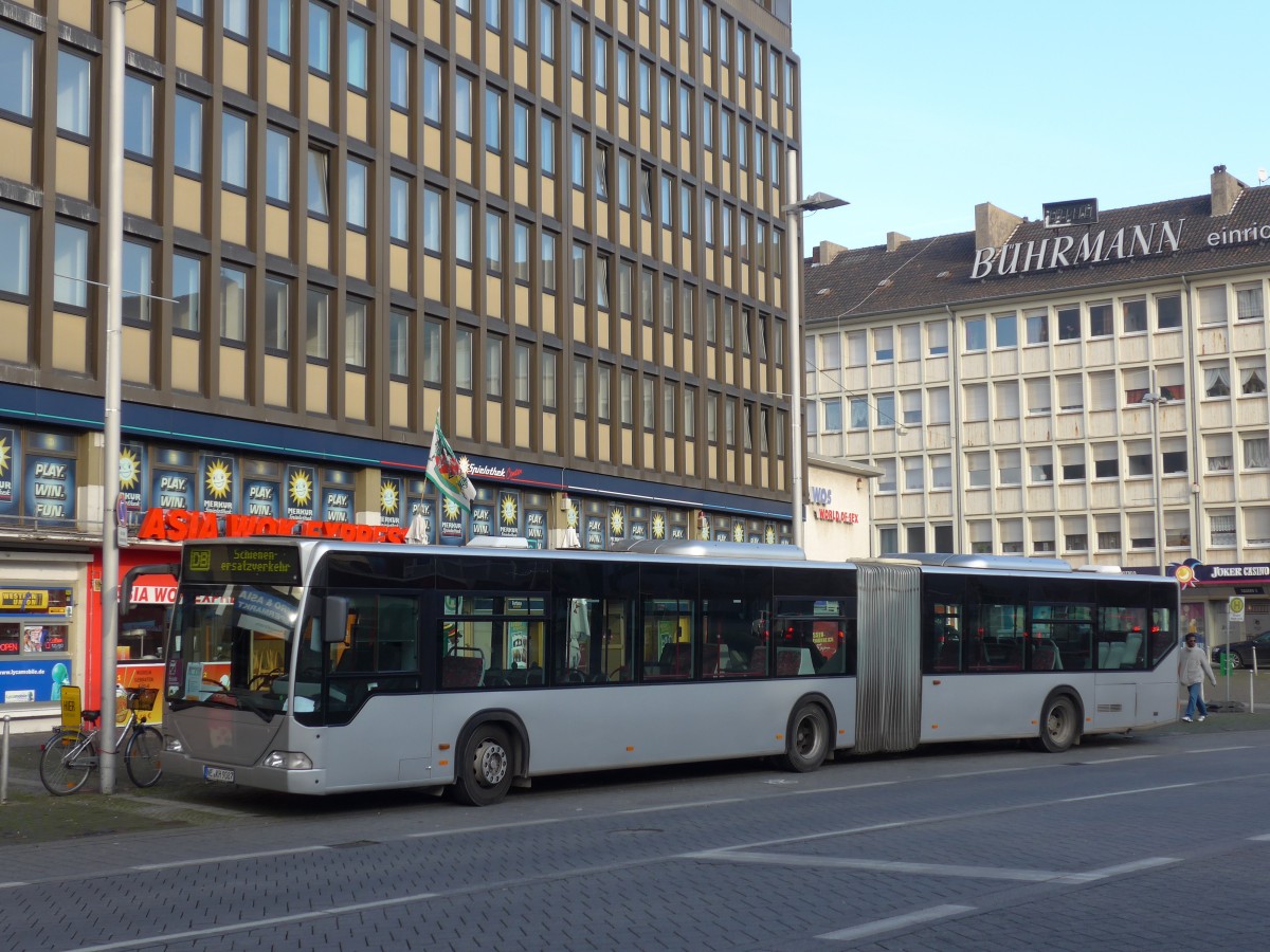 (157'330) - Hillmann, Dormagen - NE-KH 9087 - Mercedes am 22. November 2014 beim Hauptbahnhof Mnchengladbach