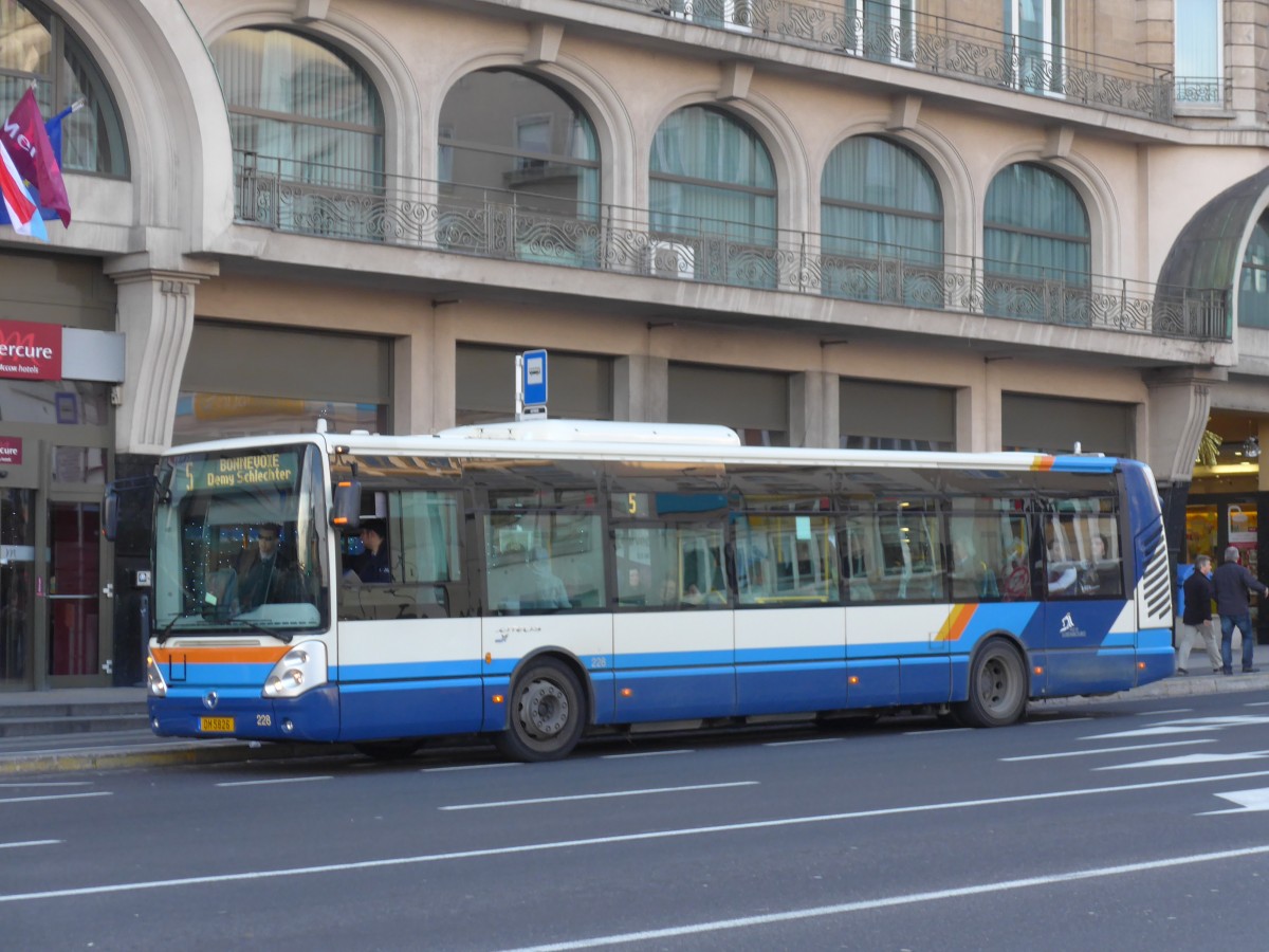 (157'389) - AVL Luxembourg - Nr. 228/DM 5826 - Irisbus am 22. November 2014 beim Bahnhof Luxembourg
