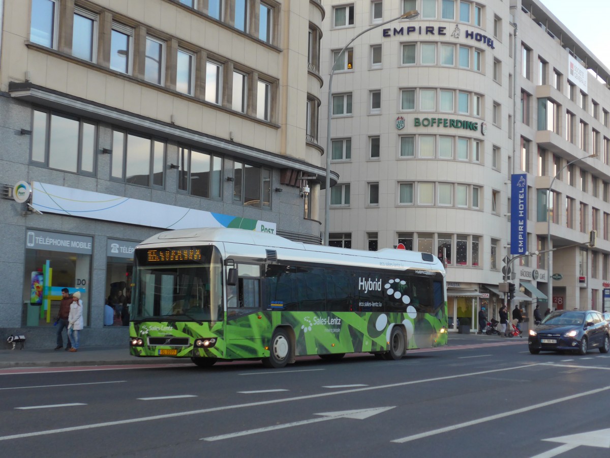 (157'405) - Sales-Lentz, Bascharage - SL 3377 - Volvo am 22. November 2014 beim Bahnhof Luxembourg