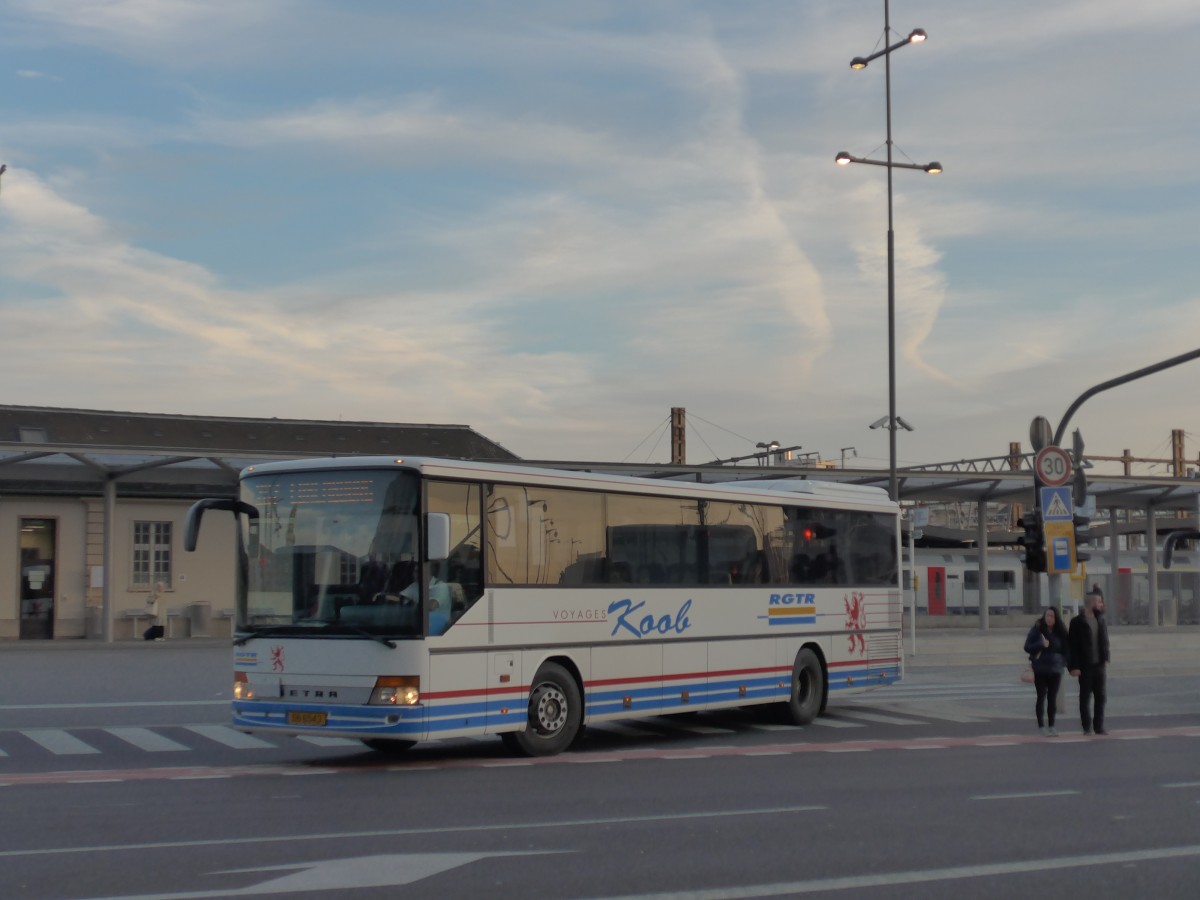 (157'438) - Koob, Diekirch - DB 6543 - Setra am 22. November 2014 beim Bahnhof Luxembourg