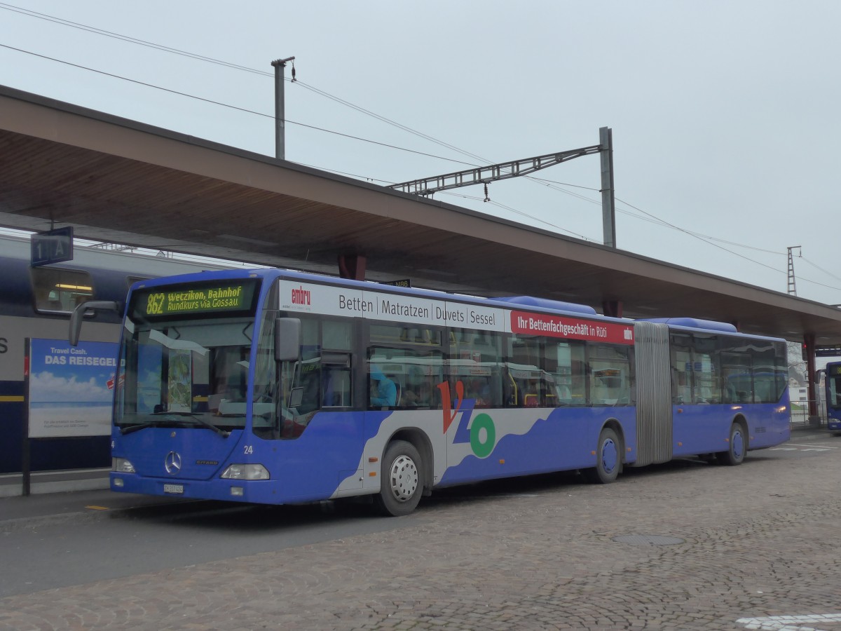 (157'541) - VZO Grningen - Nr. 24/ZH 207'424 - Mercedes am 26. November 2014 beim Bahnhof Wetzikon