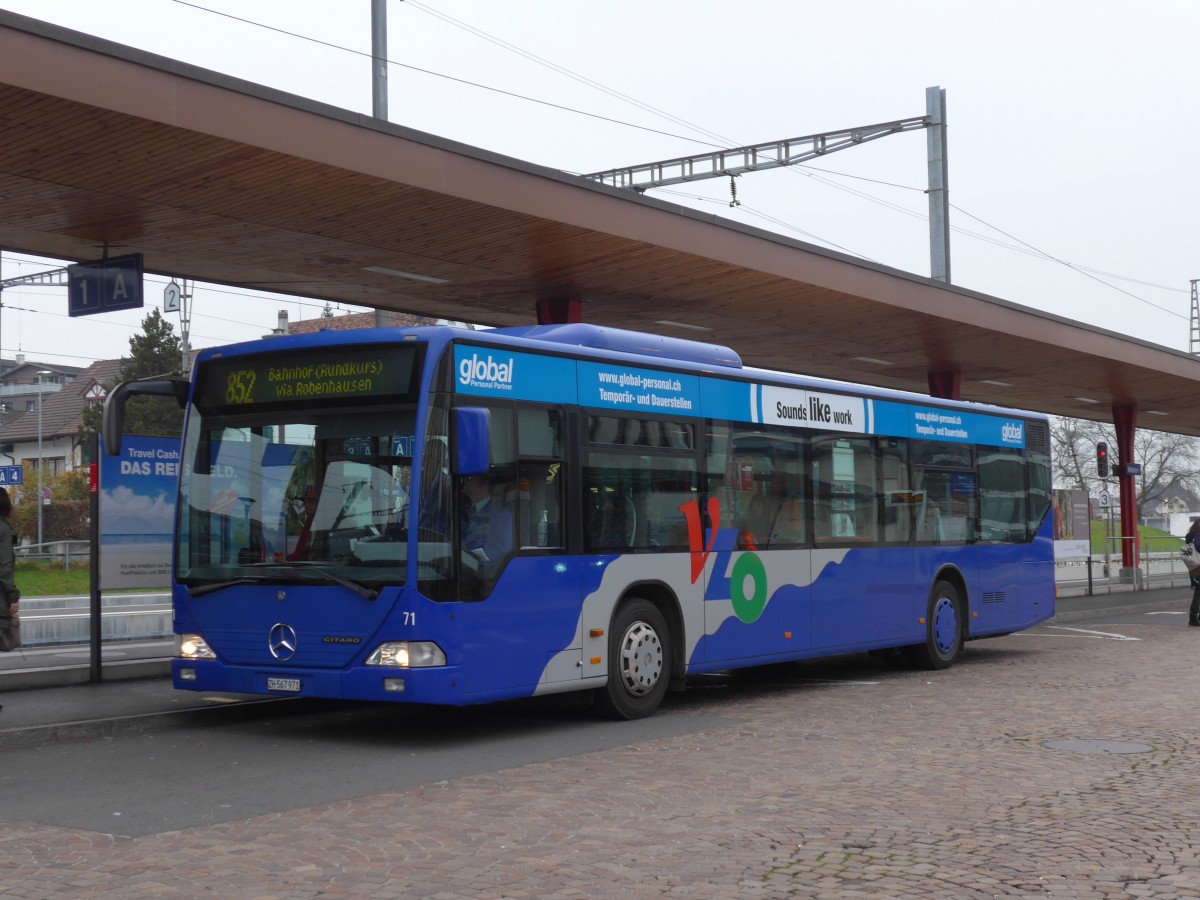 (157'544) - VZO Grningen - Nr. 71/ZH 567'971 - Mercedes am 26. November 2014 beim Bahnhof Wetzikon