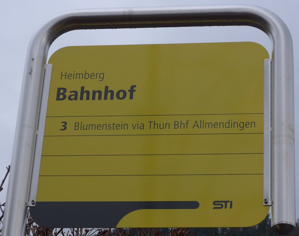 (157'721) - STI-Haltestellenschild - Heimberg, Bahnhof - am 8. Dezember 2014