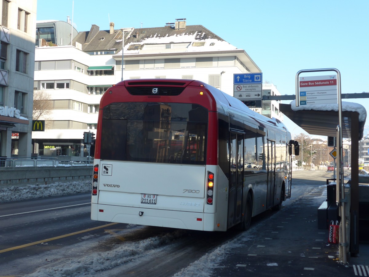 (158'089) - PostAuto Wallis - Nr. 73/VS 211'611 - Volvo (ex Lathion, Sion Nr. 73) am 1. Januar 2015 beim Bahnhof Sion