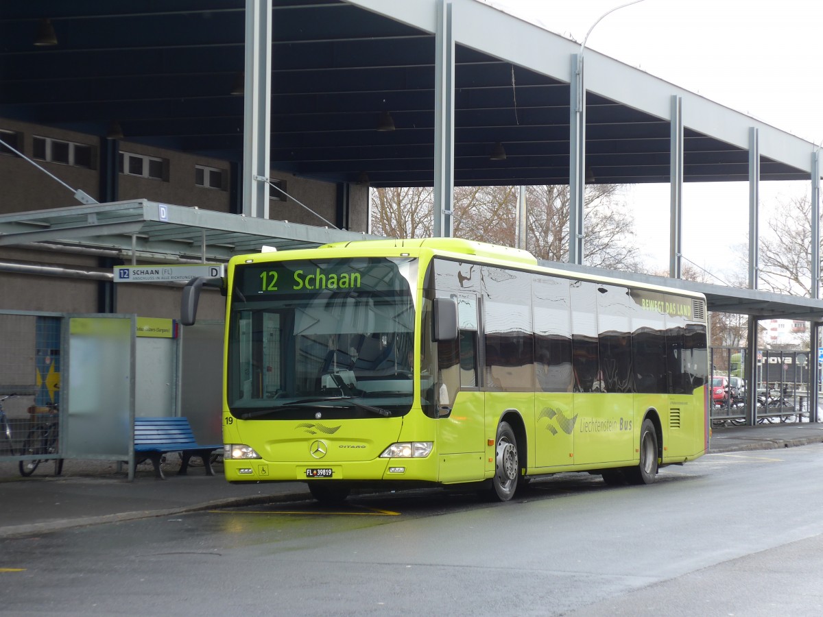(158'539) - Aus Liechtenstein: LBA Vaduz - Nr. 19/FL 39'819 - Mercedes am 1. Februar 2015 beim Bahnhof Buchs