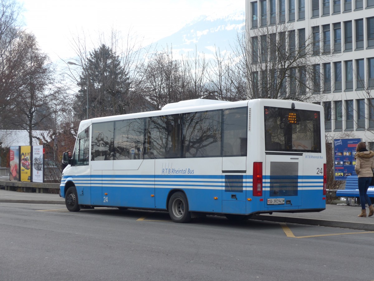 (158'722) - RTB Altsttten - Nr. 24/SG 392'941 - Mercedes/Kutsenits am 14. Februar 2015 beim Bahnhof Buchs