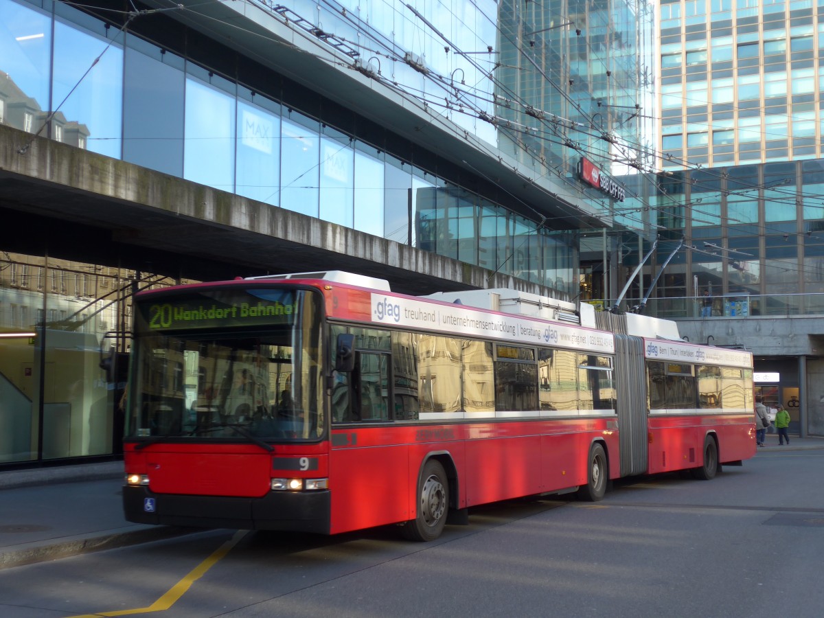 (159'053) - Bernmobil, Bern - Nr. 9 - NAW/Hess Gelenktrolleybus am 9. Mrz 2015 beim Bahnhof Bern