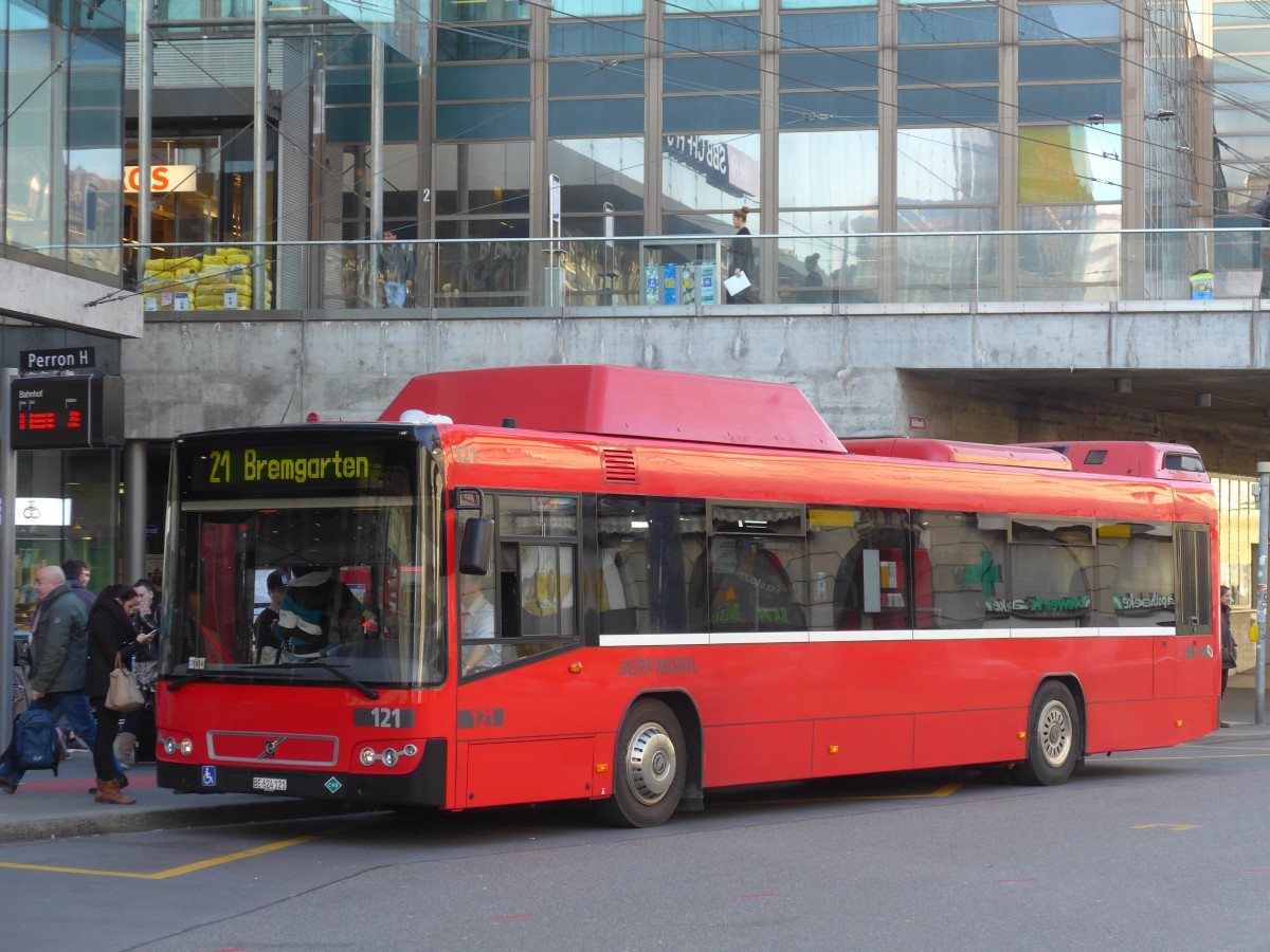 (159'057) - Bernmobil, Bern - Nr. 121/BE 624'121 - Volvo am 9. Mrz 2015 beim Bahnhof Bern
