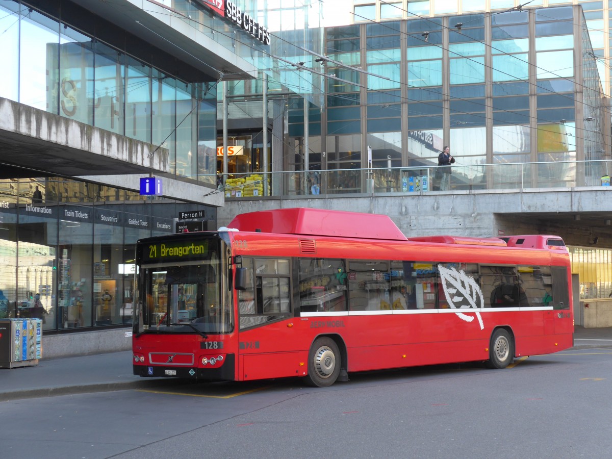(159'061) - Bernmobil, Bern - Nr. 128/BE 624'128 - Volvo am 9. Mrz 2015 beim Bahnhof Bern
