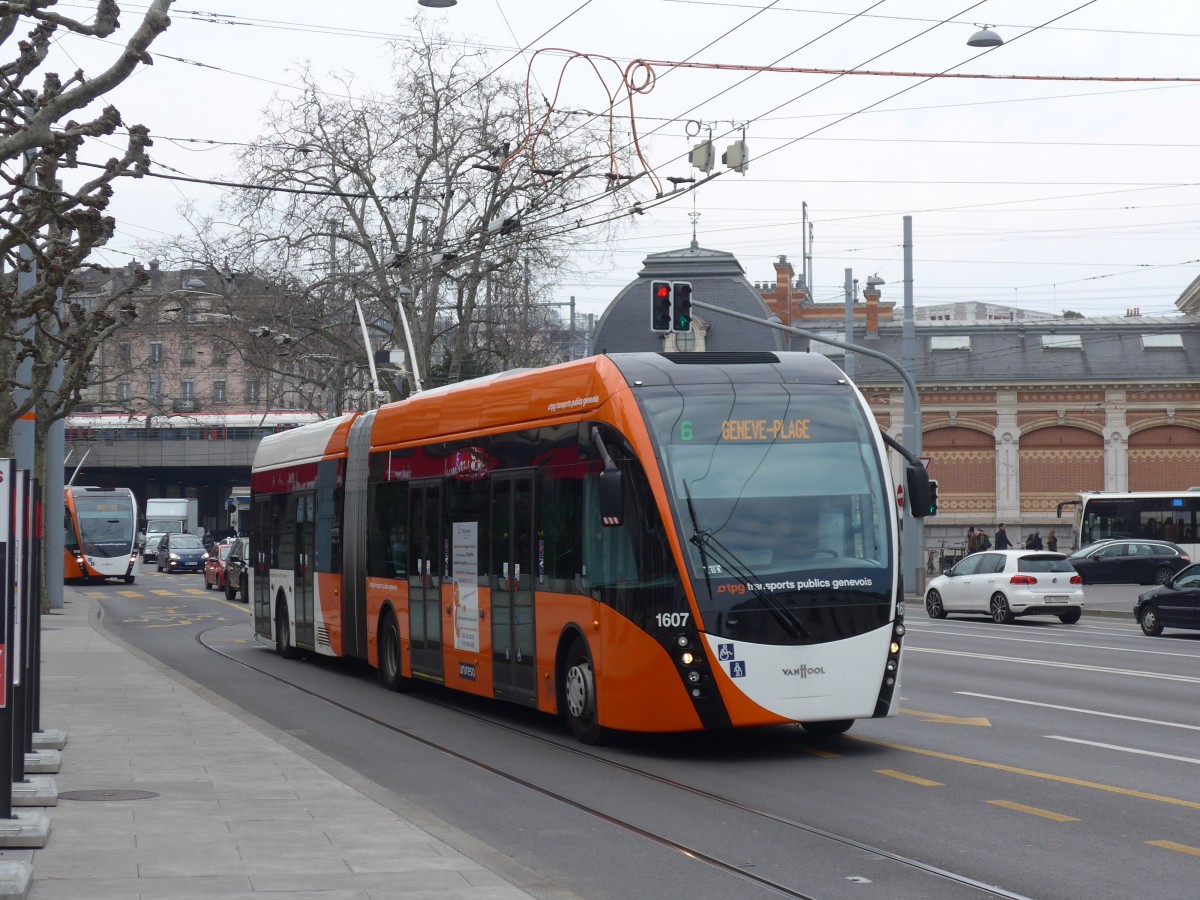 (159'166) - TPG Genve - Nr. 1607 - Van Hool Gelenktrolleybus am 14. Mrz 2015 in Genve, Place des Vingt-Deux-Cantons