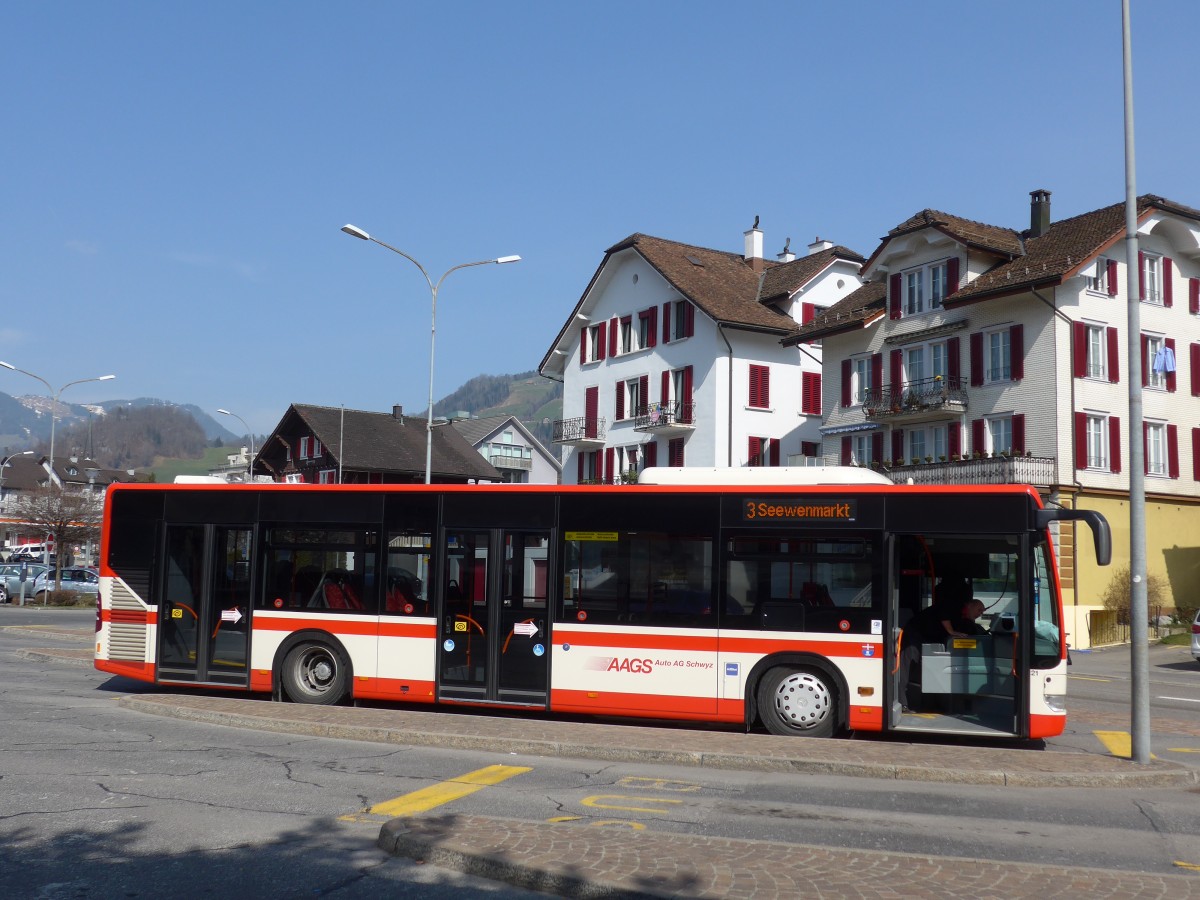 (159'322) - AAGS Schwyz - Nr. 21/SZ 10'121 - Mercedes am 18. Mrz 2015 beim Bahnhof Schwyz