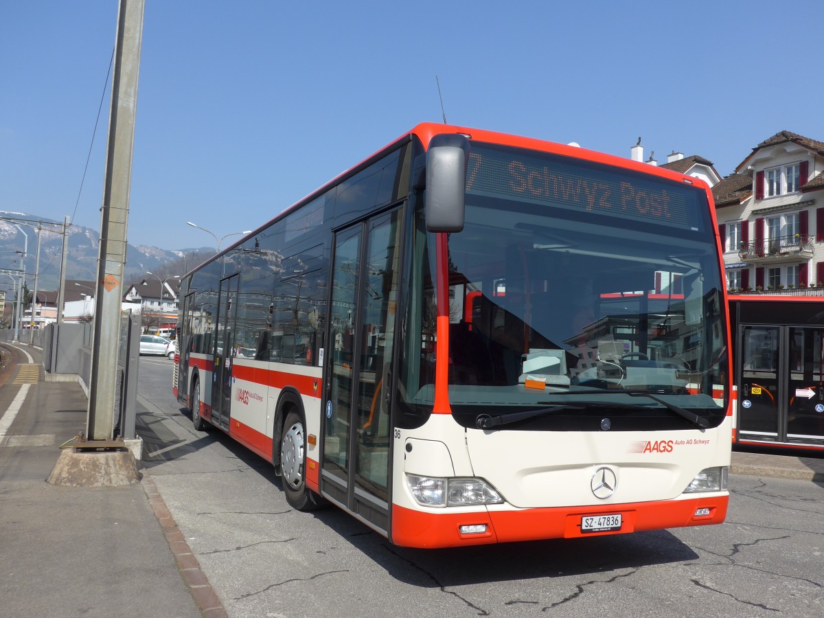 (159'335) - AAGS Schwyz - Nr. 36/SZ 47'836 - Mercedes am 18. Mrz 2015 beim Bahnhof Schwyz