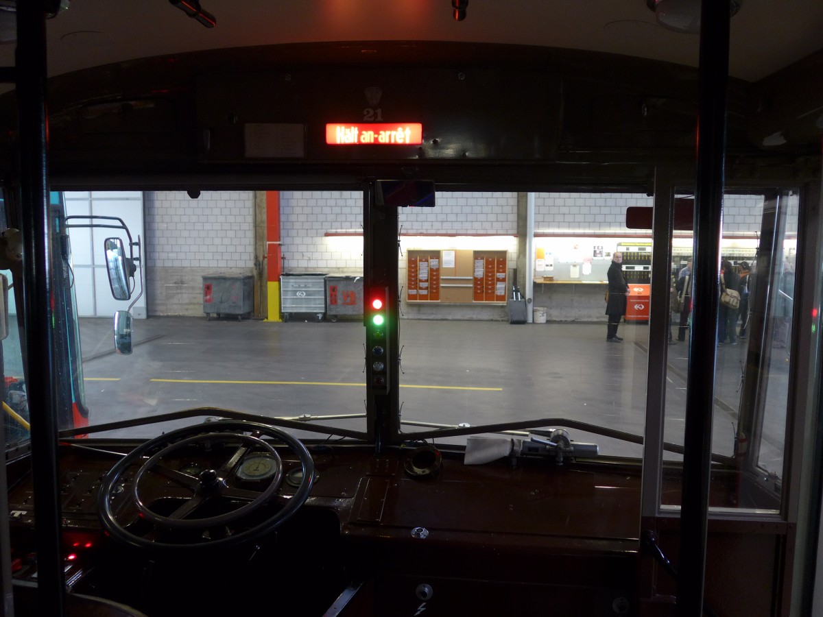 (159'516) - VB Biel - Nr. 21 - Berna/Hess Trolleybus am 28. Mrz 2015 in Biel, Depot (Innenaufnahme)