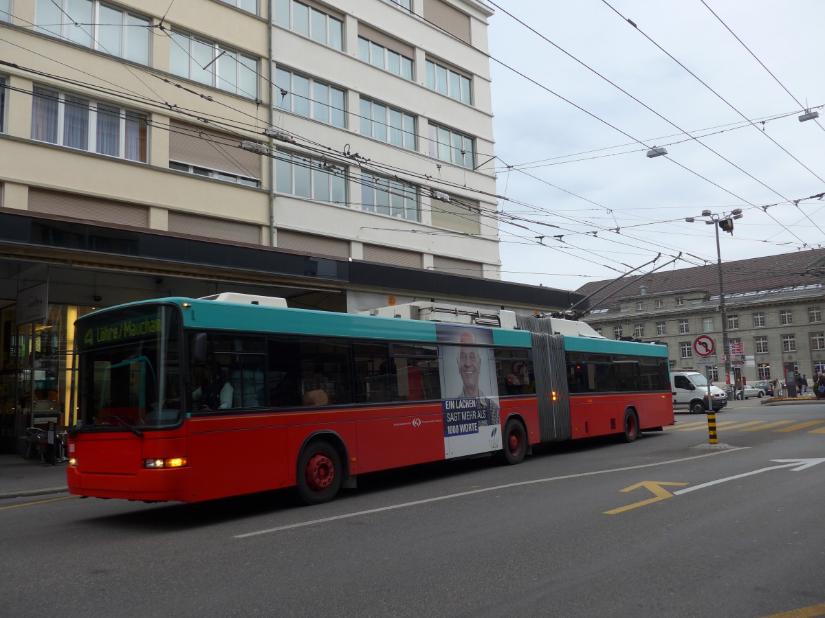 (159'524) - VB Biel - Nr. 88 - NAW/Hess Gelenktrolleybus am 28. Mrz 2015 beim Bahnhof Biel