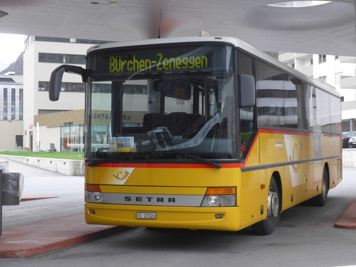 (159'622) - Autotour, Visp - VS 27'026 - Setra (ex VS 245'888) am 2. April 2015 beim Bahnhof Visp
