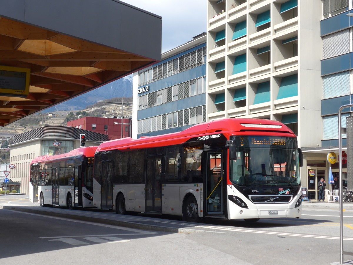 (159'661) - PostAuto Wallis - Nr. 74/VS 420'832 - Volvo am 5. April 2015 beim Bahnhof Sion