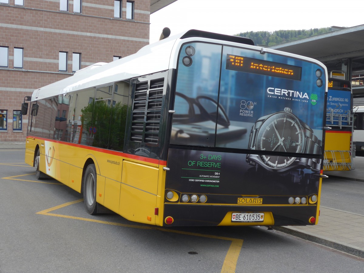 (160'010) - PostAuto Bern - BE 610'535 - Solaris am 25. April 2015 beim Bahnhof Spiez