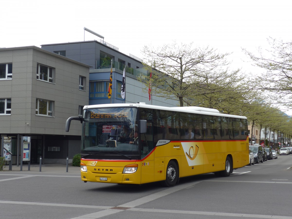 (160'057) - PostAuto Bern - BE 653'387 - Setra am 26. April 2015 beim Bahnhof Interlaken Ost